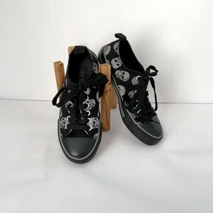 Women’s Hot Topic Black Skull Sneakers